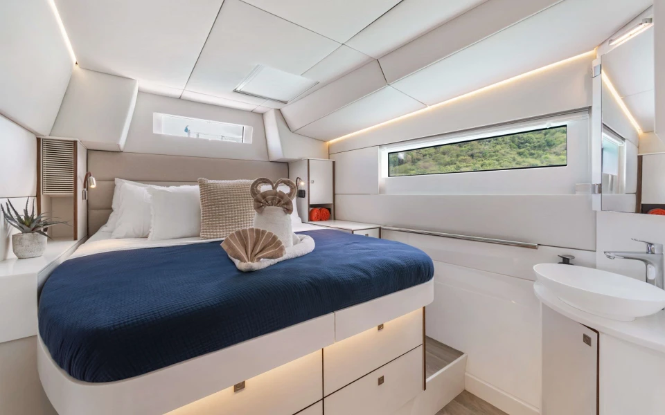Queen cabin interior